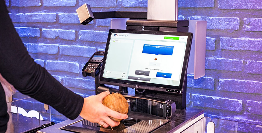 customer scanning pineapple with Vynamic Fresh Produce Recognition